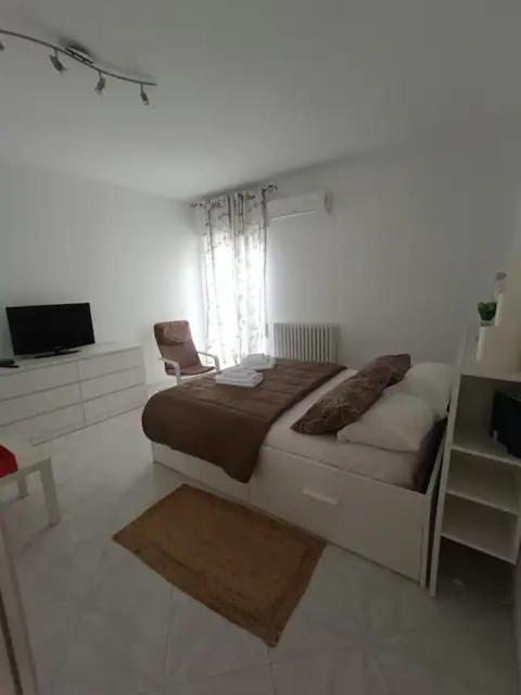 Penthouse In Area With Very Large Terrace *